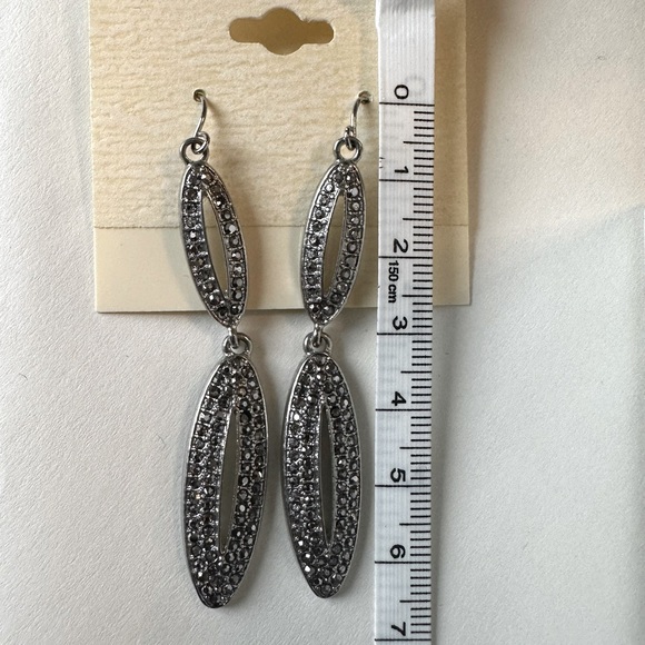 Pretty, silver & sparkly earrings - Picture 3 of 3